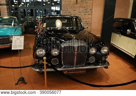 Istanbul, Turkey - September 20, 2020: 1979 Daimler Ds420 Limousine Display In Rahmi M. Koc Industri