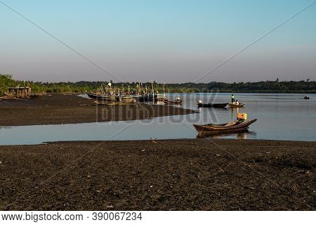 Chaung Thar, Myanmar - December 26, 2019: People In Traditional Wooden Fishing Boats By The Coast Du