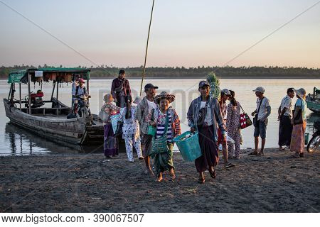 Chaung Thar, Myanmar - December 26, 2019: People Disembarks From The Local Ferry And Carries Cargo A