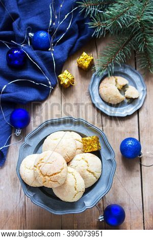 Cookies Lemon Crack In Christmas Or New Year Decoration.