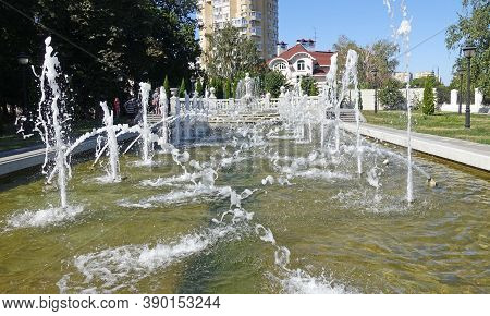 Tambov, Russia. September 5, 2020 A Fountain On A Sunny Day In The Aseev Estate In Tambov