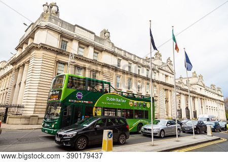 Dublin, Ireland - 10 November 2015: Bus And Cars Outside Department Of The Taoiseach ,the Title Of T