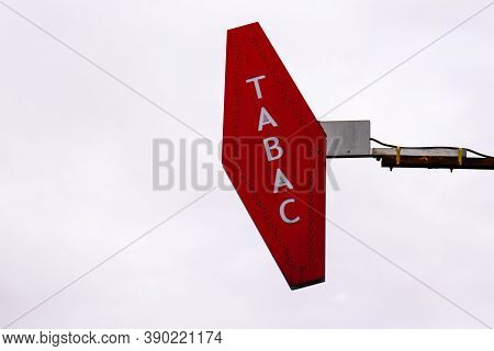 Bordeaux , Aquitaine / France - 10 10 2020 : Tabac French Red Logo And French Text Sign For Store To