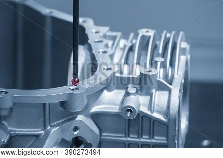 The  Cmm Machine Checking The Aluminum Cylinder Head Parts . The Quality Control Of Automotive Parts
