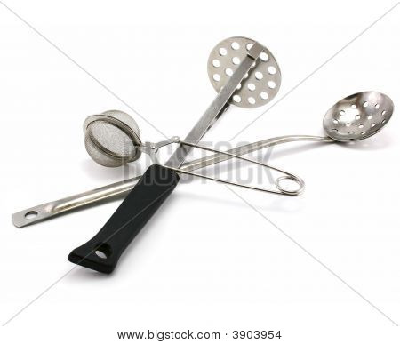 두 개의 구멍이 뚫린된 스푼 및 차 여과기