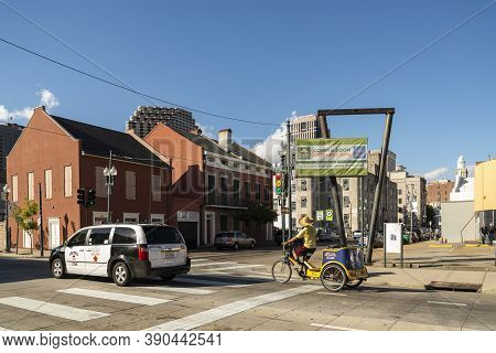 New Orleans, Usa - October 17: New Orleans Residential District, With Downtown On The Background On 