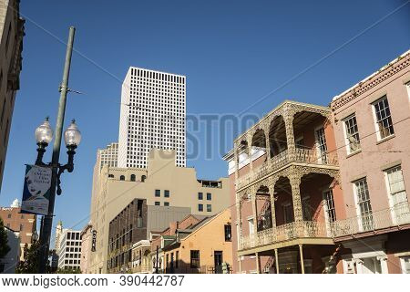New Orleans, Usa - October 17: New Orleans Residential District, With Downtown On The Background On 