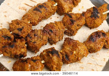 Indické lamb tikka s chapatti chlebem