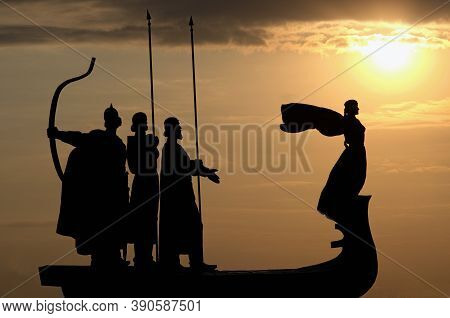 Kyiv, Ukraine-october 09, 2020: Black Silhouette Of The Monument To The Founders Of Kyiv On The Bank