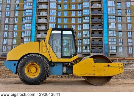 Vibration Single-cylinder Road Roller Leveling The Ground For The Foundation. Soil Compactor For Lay