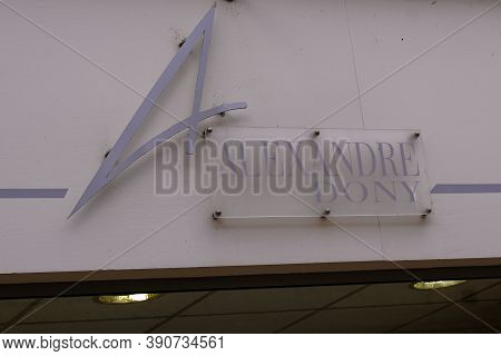 Bordeaux , Aquitaine / France - 16 10 2020 : Alexandre Dony Logo And Text Sign Of Store Brand Street
