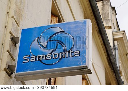 Bordeaux , Aquitaine / France - 16 10 2020 : Samsonite Logo And Text Sign Front Of Suitcase Store Of