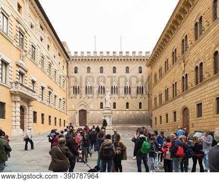 Siena, Italy - April 22, 2019: Tourists On One Of The Many Squares In The Italian City With The Stat