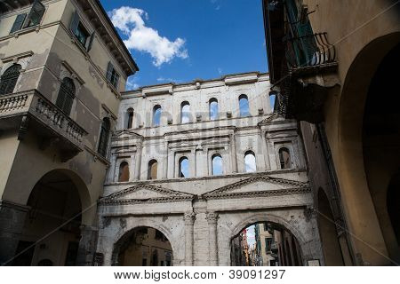 Borsari brány Porta v Verona