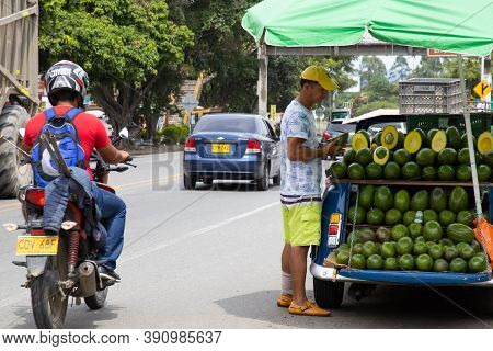 El Cerrito, Colombia - October, 2020:  Street Sell Of Avocado At An Old Car At El Cerrito On The Val