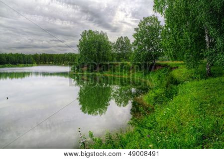 Kesä maisema metsään ja järvelle