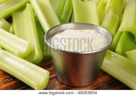 Selleri og Ranch Dressing