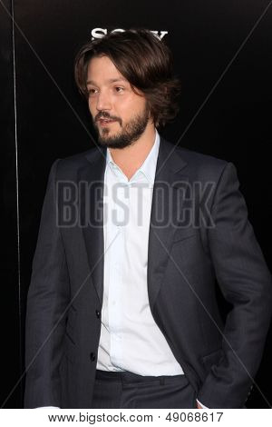 LOS ANGELES - AUG 7: Diego Luna přijde na 