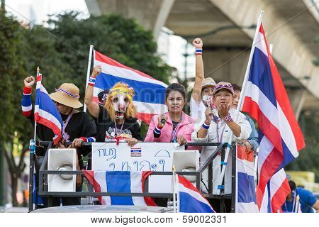 BANGKOK - JANUARY 15: Thai people protesting against the government in the Thong Lo district, sukhumvit road on January 15, 2014 in Bangkok, Thailand