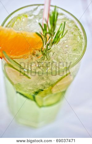 non-alcoholic mohito cocktail at table