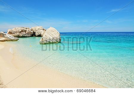 Cala Mariolu Shore