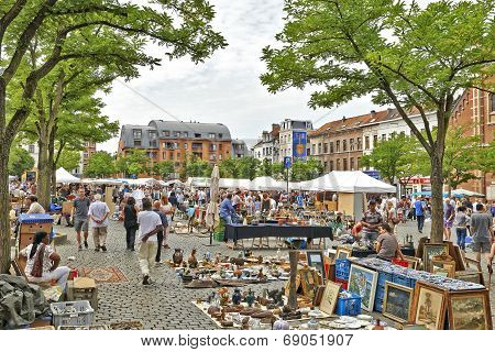 Flea Market At Place Du Jeu De Balle