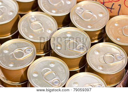 Close Up Can Lid With Pulling Up Ring.