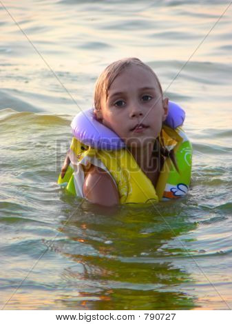 fille dans l'eau