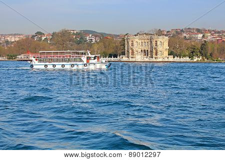 Kucuksu Kasri (sultans Mansion) And Touristic Boat In Instanbul, Turkey