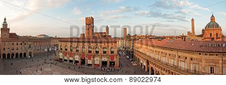 A panoramic view of main square - bologna