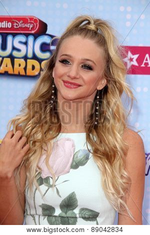 LOS ANGELES - APR 25:  Mollee Gray at the Radio DIsney Music Awards 2015 at the Nokia Theater on April 25, 2015 in Los Angeles, CA