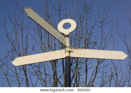 Poste indicador en blanco