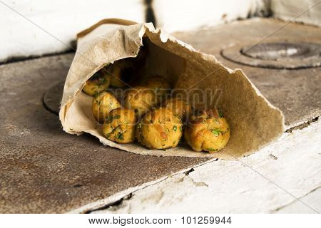 Buns with garlic and parsley