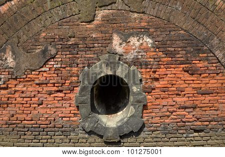 the hole of drains in ancient buildings