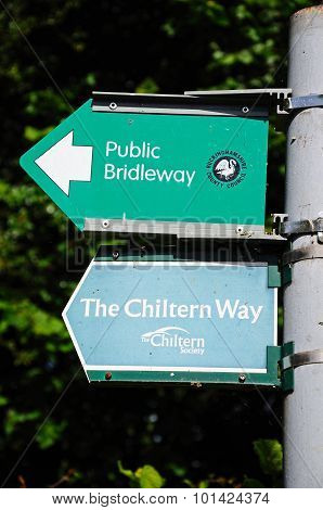 Chiltern Way and Bridleway signs.