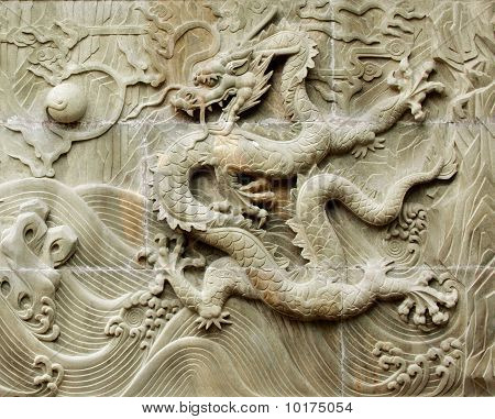 龙的救济： 中国皇家图腾