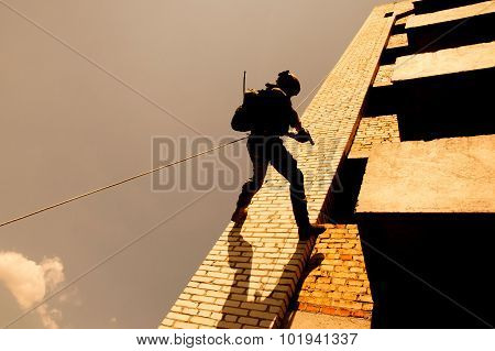 rappeling with weapons