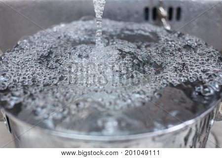 clean rinse water in the kitchen sink