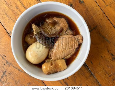 Stewed Pork With Herb, Egg And Wing Chicken  In Soy Sauce Or Sweet Brown Gravy (moo Pa-lo) In White