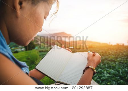 Read women relax in the park.Write the record. Morning atmosphere The mountains are foggy. thailand