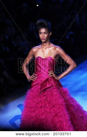 NEW YORK-februar 12: Mercedes-Benz Fashion Week præsenterer Christian Siriano samlinger på Bryant Pa