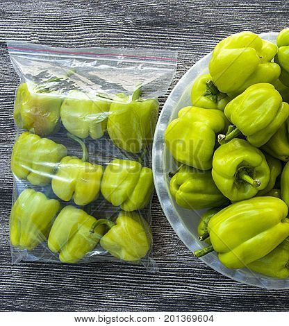 Pictures of stuffed peppers prepared for deep freze
Stuffed peppers placed in a refrigerator bag