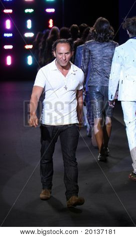NEW YORK - 12 settembre: Mercedes-Benz Fashion Week presente Custo Barcelona collezioni presso Lincoln C