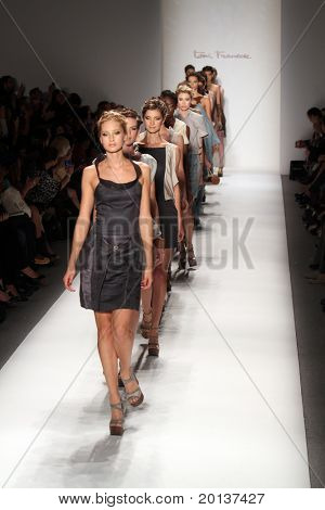New York 14. September: Mercedes Benz Fashion Week präsentiert Toni Francesc Sammlungen bei Lincoln c