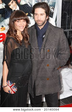 Helsinki - huhtikuu 5: Zoe Buckman ja David Schwimmer osallistua New Yorkin ensi-ilta 