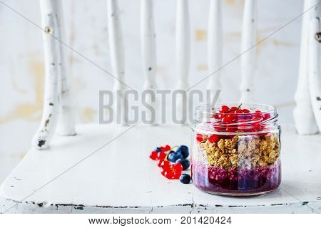 Granola, Blueberry And Currant