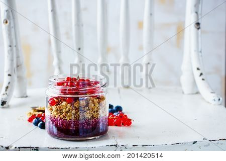Granola, Blueberry And Currant