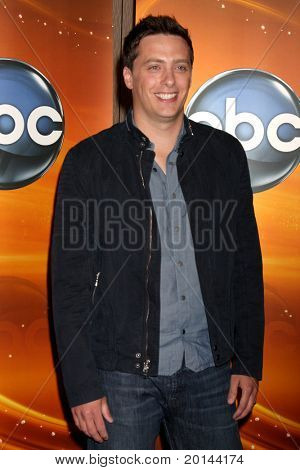 ลอสแองเจลิส - อาจ 14: Jeff Sutphen ที่ กลุ่มโทรทัศน์ ABC ดิสนีย์อาจกด Junket 2011 ที่ ABC 