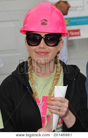LOS ANGELES - 14 maj: Adrienne Frantz på Habitat for menneskeheden kvinders Empowerment bygge på Carl