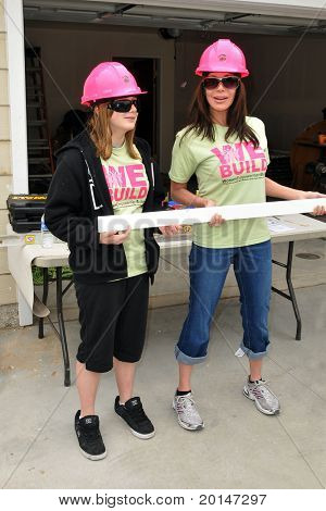 LOS ANGELES - 14 maj: Hunter Tylo, Izabella Gabrielle Tylo på Habitat for menneskeheden kvinders Empo